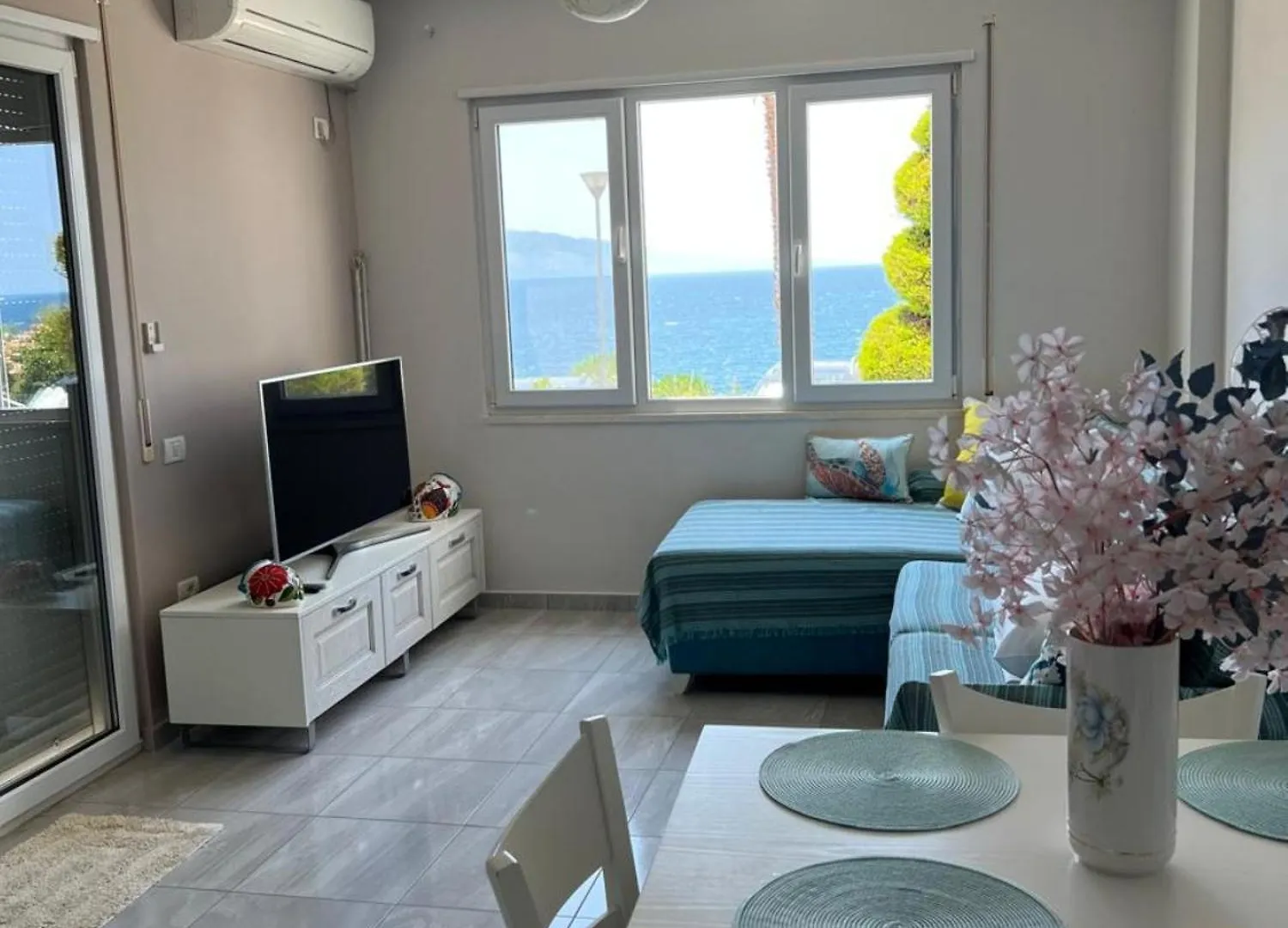 Albania Dream Beachfront Apartment Sarandë