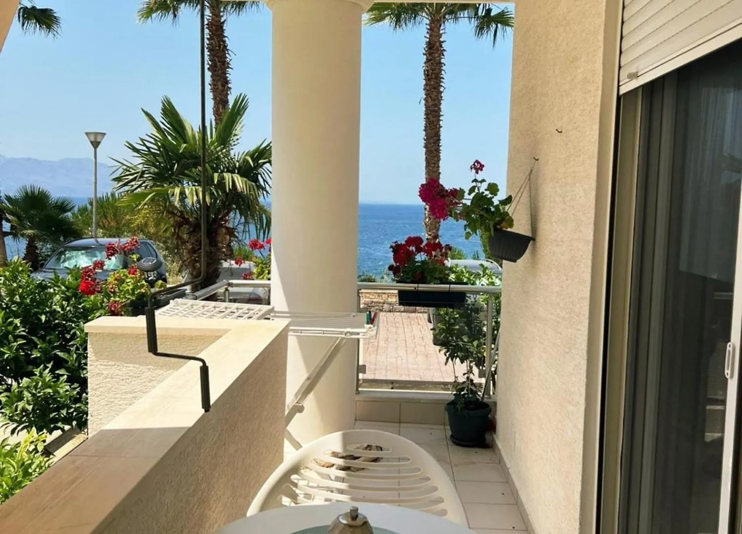 Albania Dream Beachfront Apartment ساراندا
