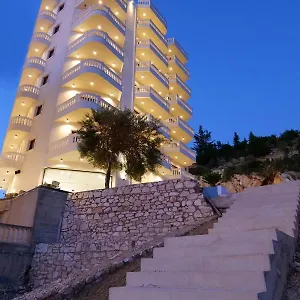 Apartahotel Sky Way Skk Luxury, Sarandë