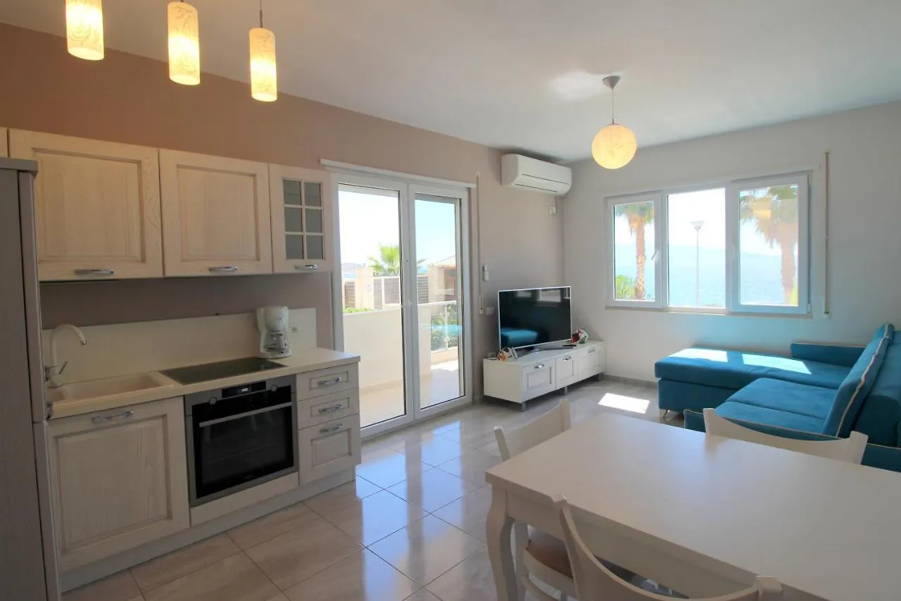 Albania Dream Beachfront Apartment Sarande